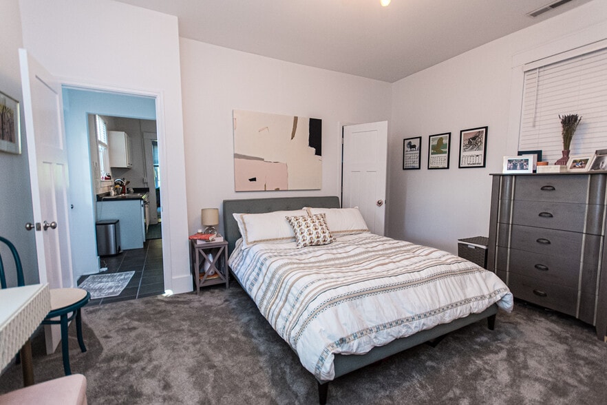 Building Photo - 1052 St Gregory St