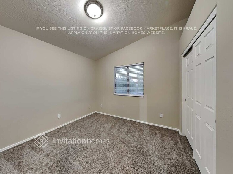 Building Photo - 8802 E University Dr