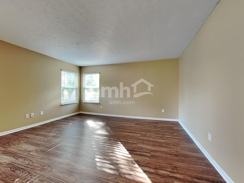 Building Photo - 640 Linden Creek