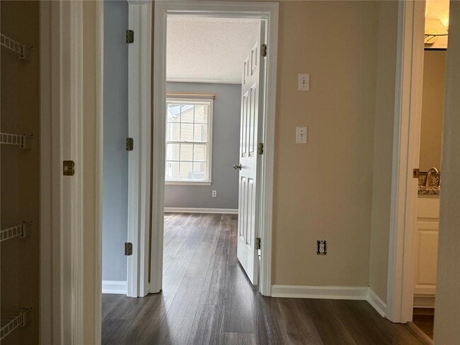 Building Photo - 340 Wittenridge Ct