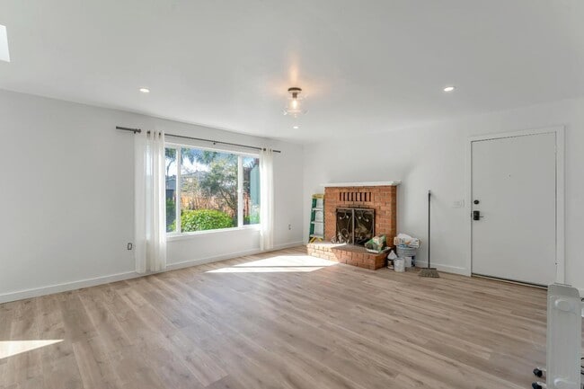 Building Photo - 2668 Quartz St