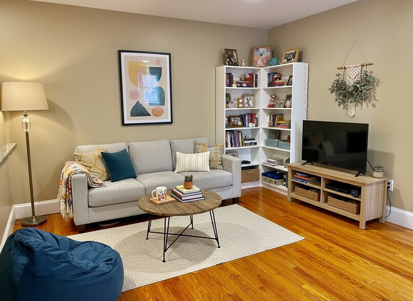 Building Photo - 328 St Paul St