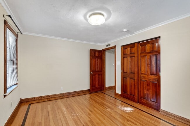 Building Photo - Webster Wonder w/ Floors Galore!