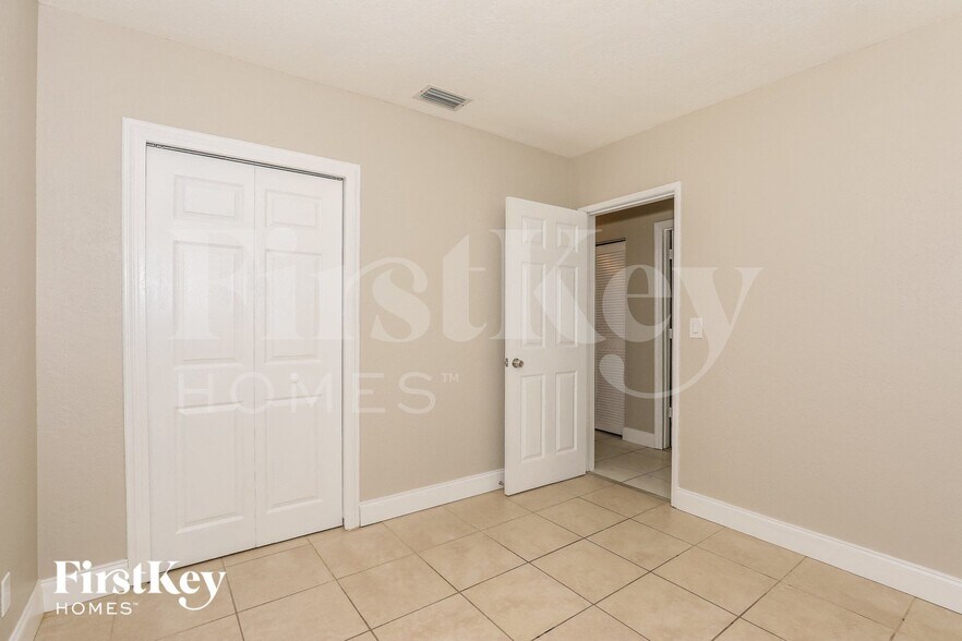 Building Photo - 6487 SW 26th St