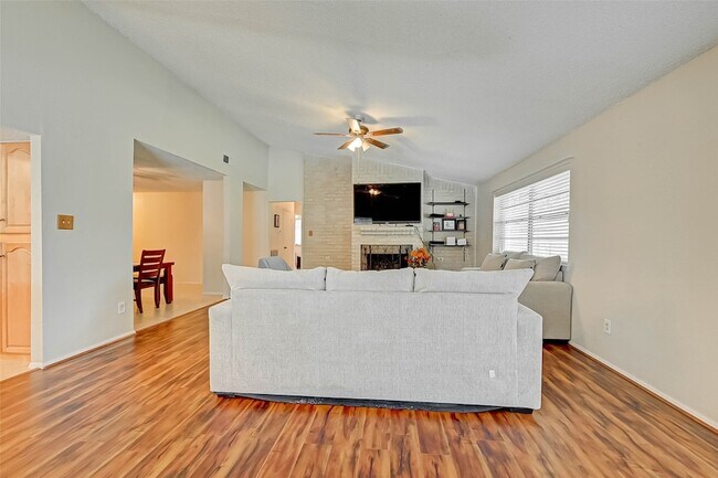 Building Photo - 16355 Sierra Grande Dr