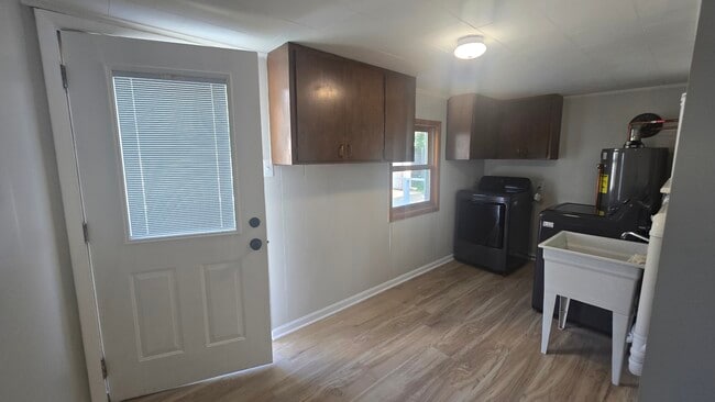 Building Photo - 33181 N Valley View Dr