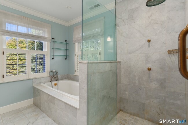 Building Photo - 890 Silvermine Rd