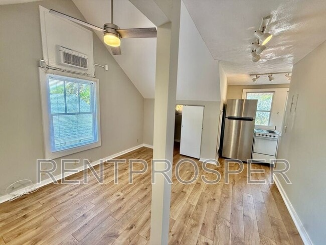 Building Photo - 728 Arlington St