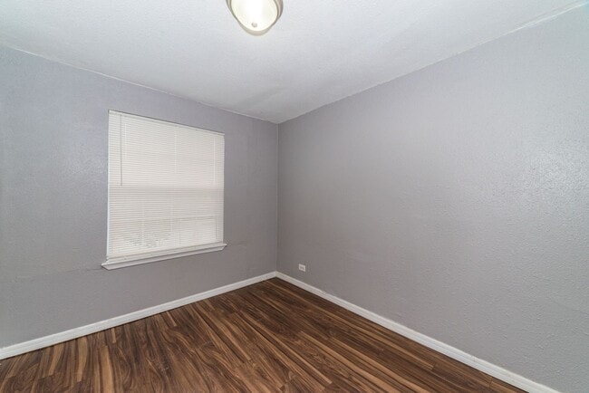 Building Photo - 3-BEDROOM GOVERNMENT HILL DUPLEX