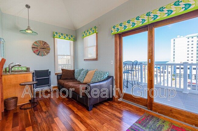 Building Photo - 217 16th St