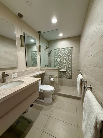Building Photo - 14 Aulike St