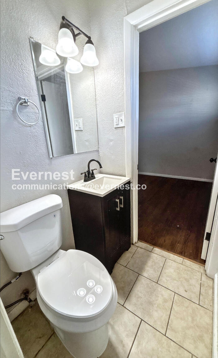 Building Photo - 1130 Trampe Ave