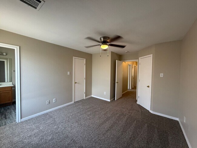 Building Photo - 201.203 Marvin Cove