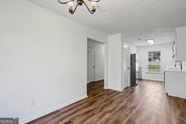 Building Photo - 608 S Jeff Davis Dr