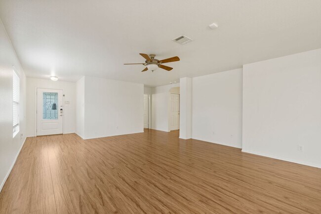 Building Photo - Charming 3-Bedroom Home in Carriage Hills ...