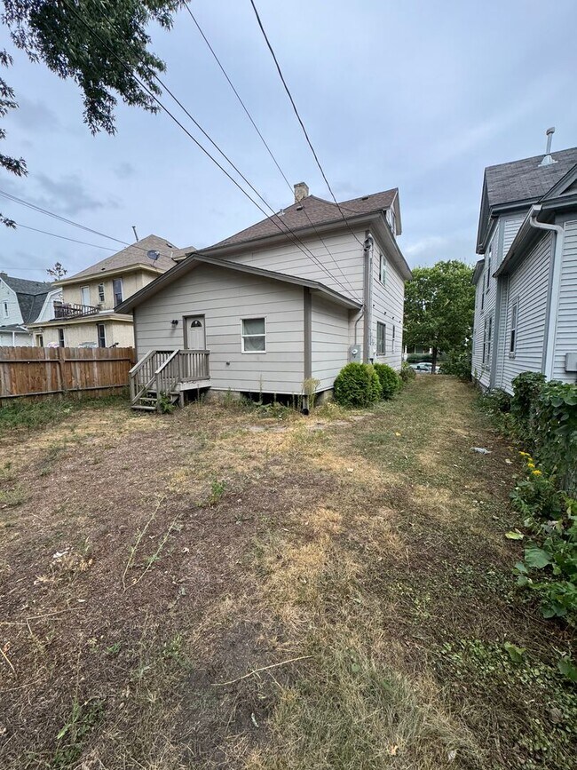 Building Photo - 2742 18th Ave S