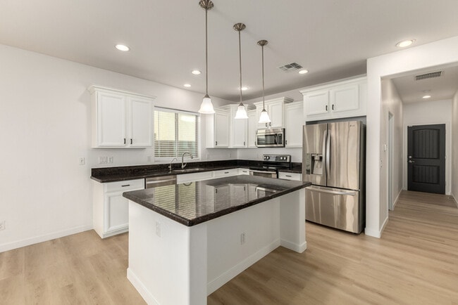 Building Photo - 2972 E Shannon St