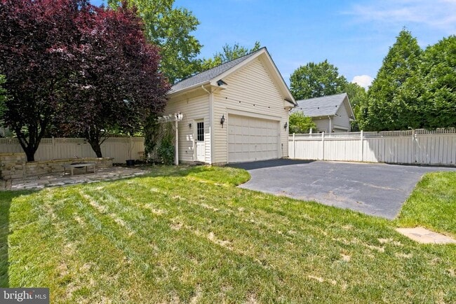 Building Photo - 22839 Vickery Park Dr