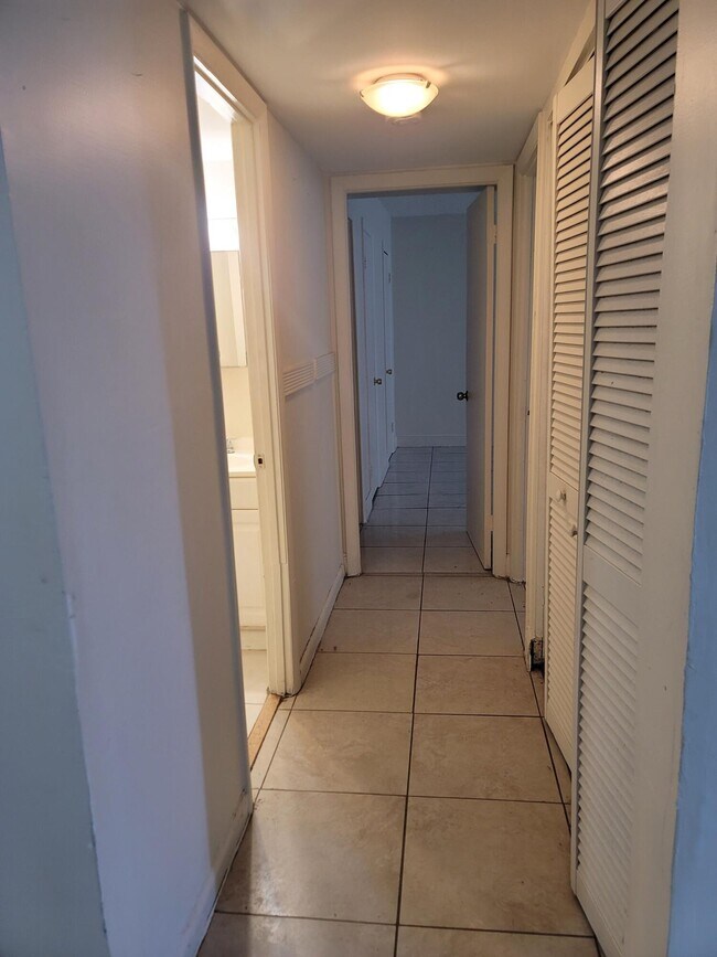 Building Photo - 488 NW 165th St