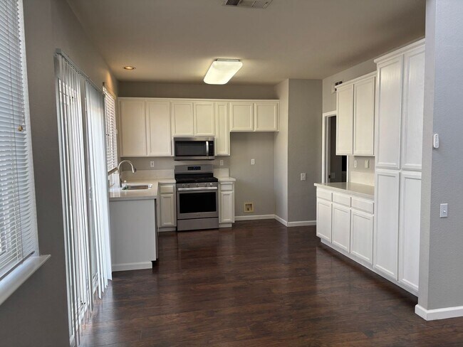 Building Photo - Terrific Brentwood Neighborhood steps from...