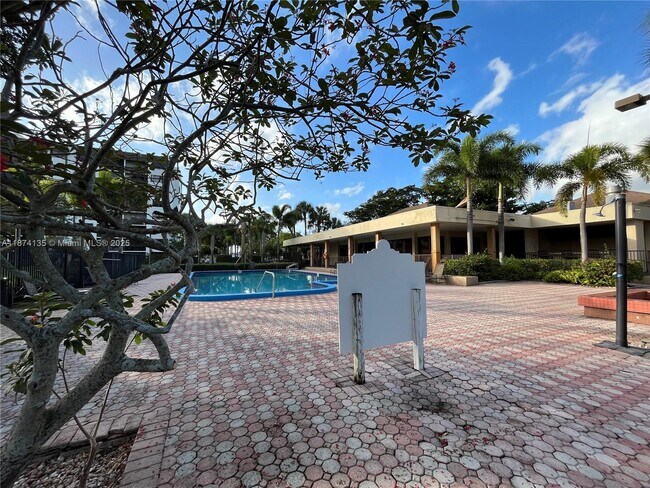 Building Photo - 1258 S Military Trail