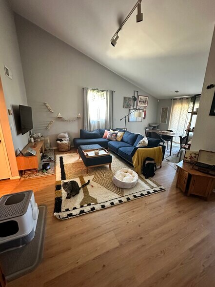 Building Photo - 7439 Woodman Ave