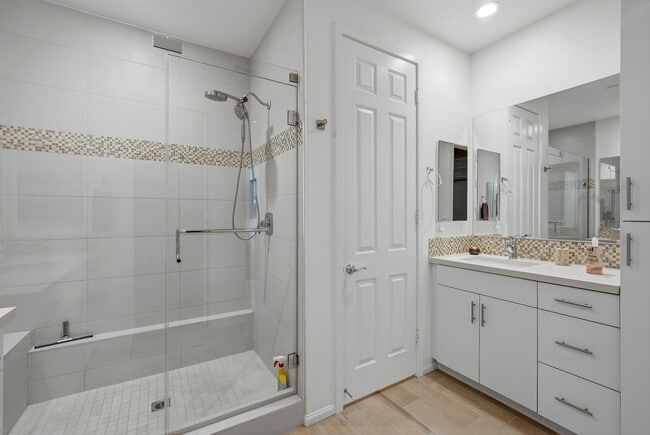 Building Photo - 51811 Golden Eagle Dr