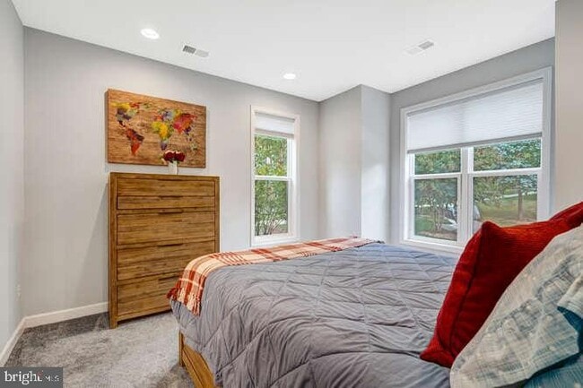 Building Photo - 12258 Sessile Commons