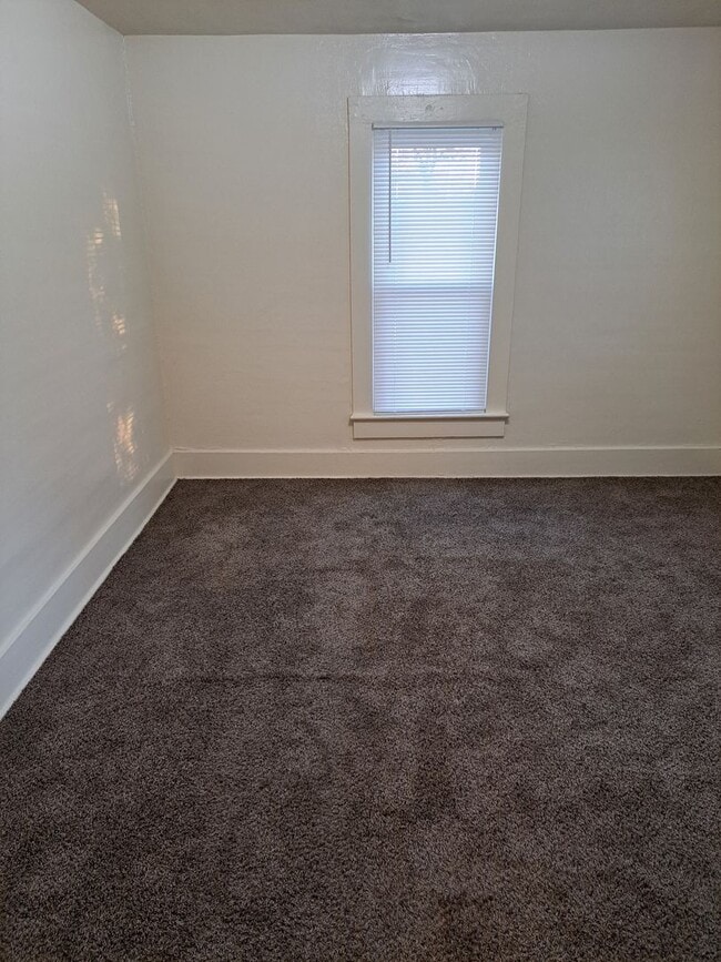 Building Photo - 2 BR Townhouse Near University of Saint Francis