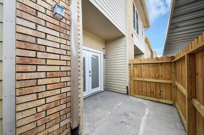 Building Photo - 3600 Jeanetta St