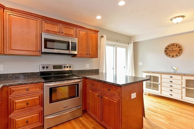 Building Photo - 28 Richardson St