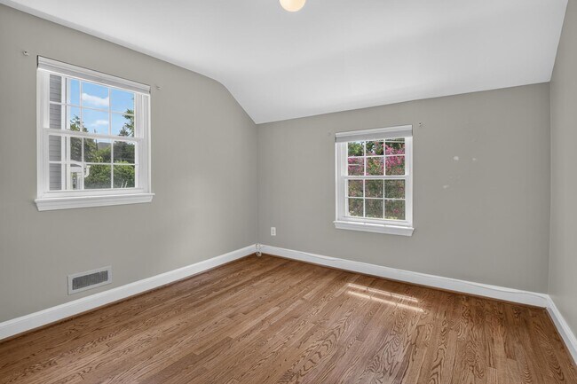 Building Photo - 9315 Linden Ave