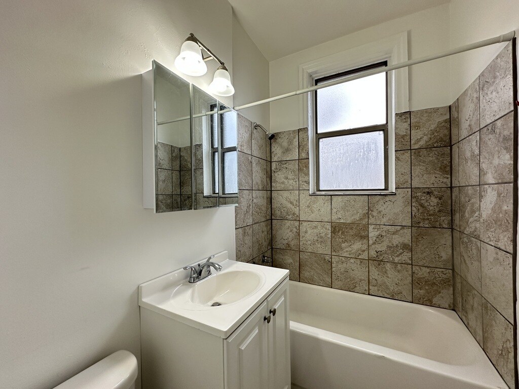 Building Photo - 1371 W Estes Ave