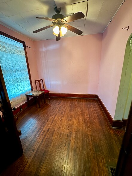 Building Photo - 701 Edgewater Ave