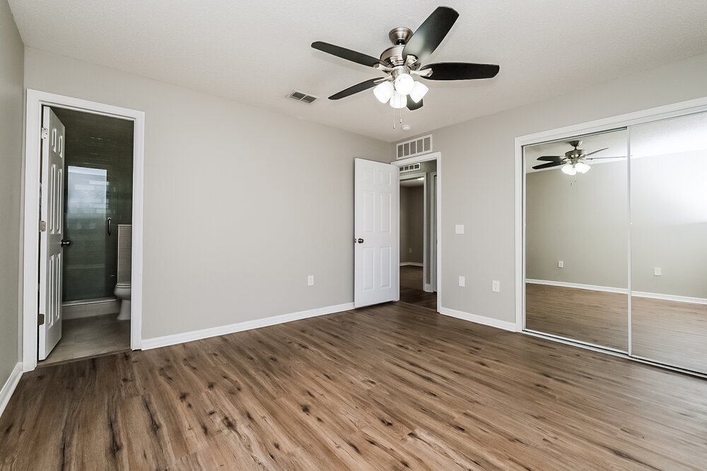 Building Photo - 1048 Brenton Leaf Dr