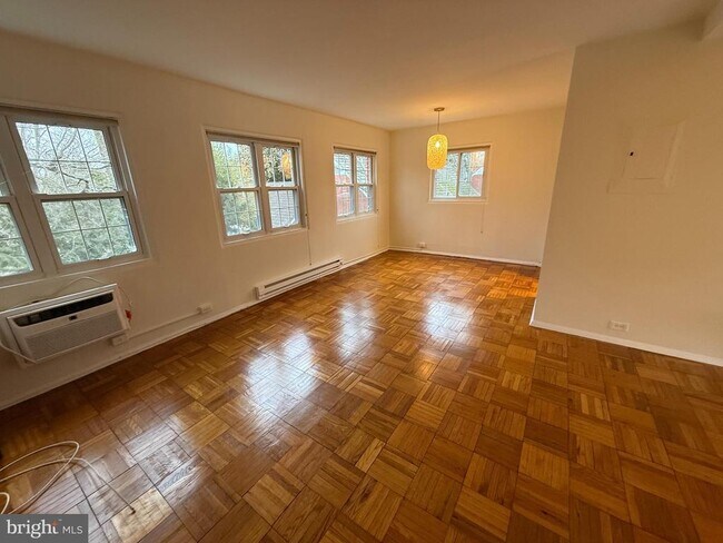 Building Photo - 1612 Mt Eagle Pl