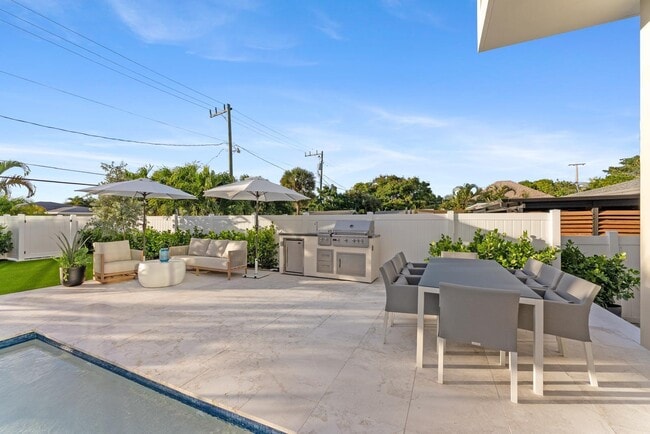 Building Photo - 220 S Swinton Ave