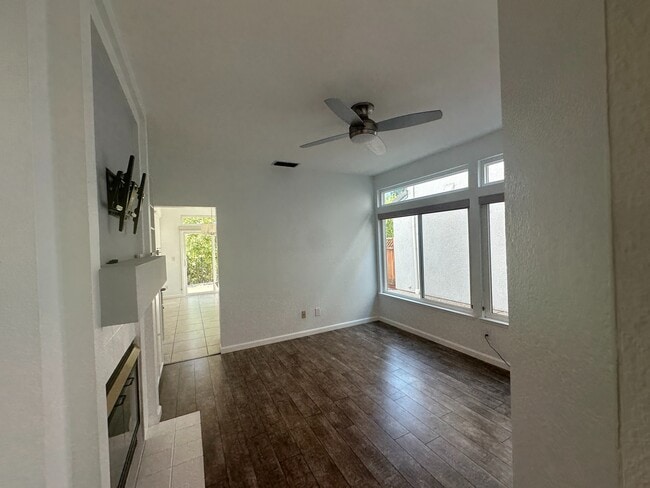 Building Photo - 122 Lakeridge Ln