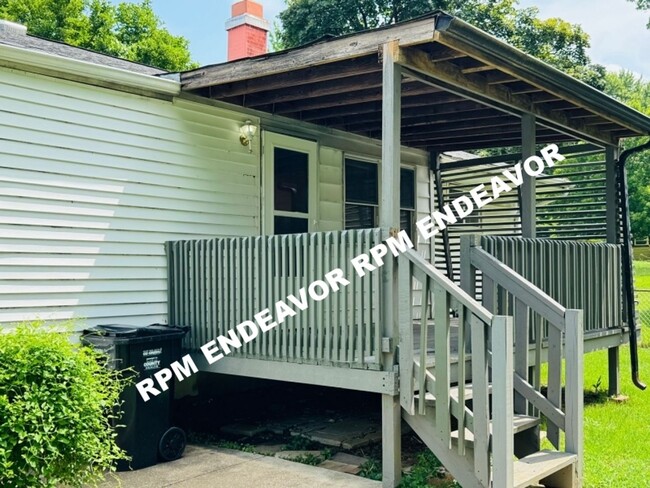 Building Photo - 3-bedroom Move-In Ready with Covered Outdo...