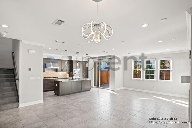 Building Photo - 205 Vereda del Turia