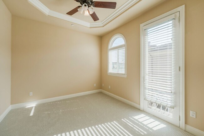 Building Photo - Luxury Detached Townhome in Redondo Beach