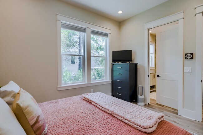 Building Photo - 40 Kristin Ct