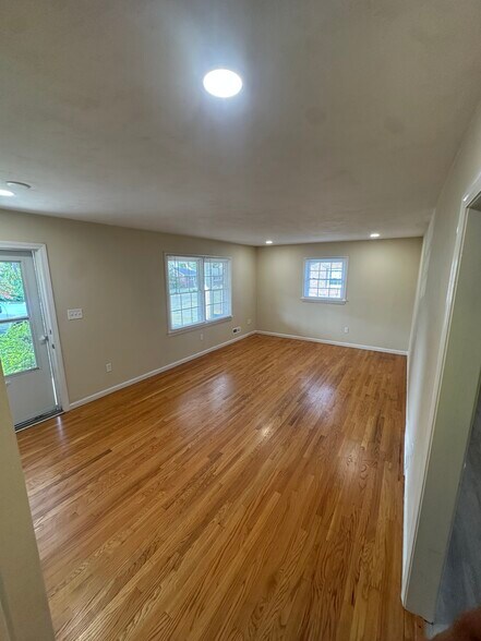 Building Photo - 2108 Southland Dr
