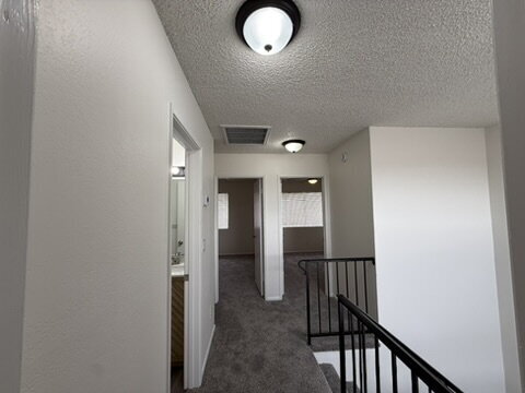 Building Photo - 3 bed 2 bath with garage $1,400 Rent