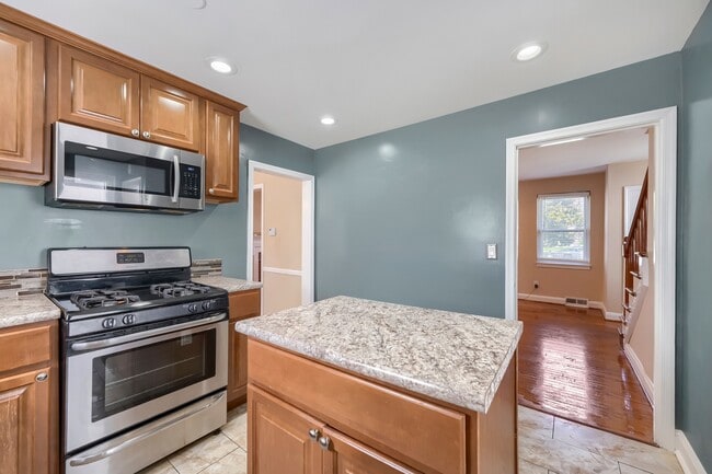 Building Photo - 6609 Fairdel Ave