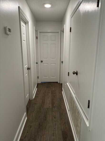 Building Photo - 8 Saint Ives Dr