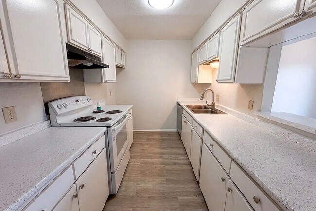 Building Photo - 258 Rolling Hills Pl