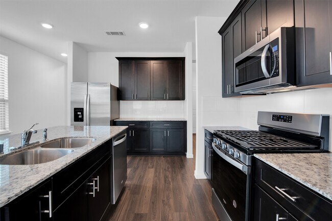 Building Photo - 14403 Cedar Ledge Ln