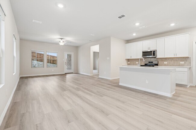Building Photo - 702 Dotty Dr