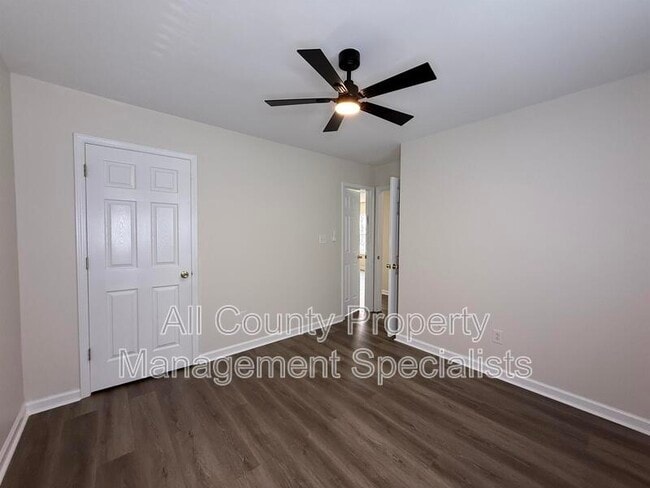 Building Photo - 122 Hounds Ct S
